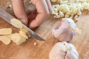 Je li bijeli luk prirodni lijek za prehladu i začepljeni nos kod djece?