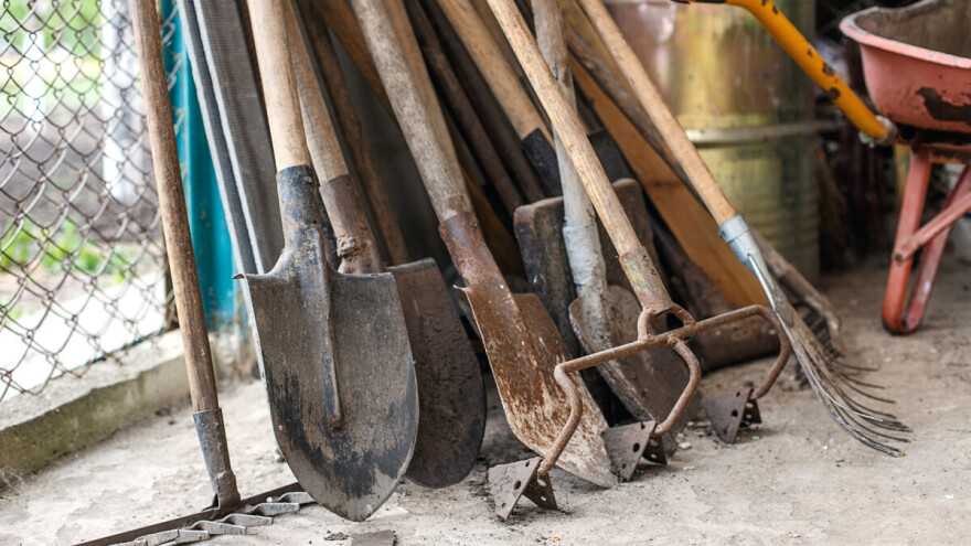 Zimski servis u kućnoj radionici: Evo kako pripremiti baštenski alat za proleće