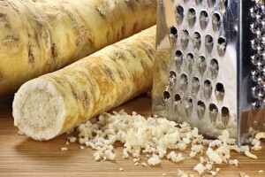 Od bašte do zimnice: Priprema se uz mnogo suza, a evo zašto je ren dragocen