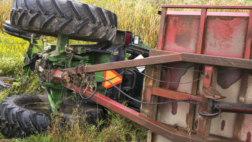 Nesreća kod Rače: Prevrnuo se traktor, vozač stradao