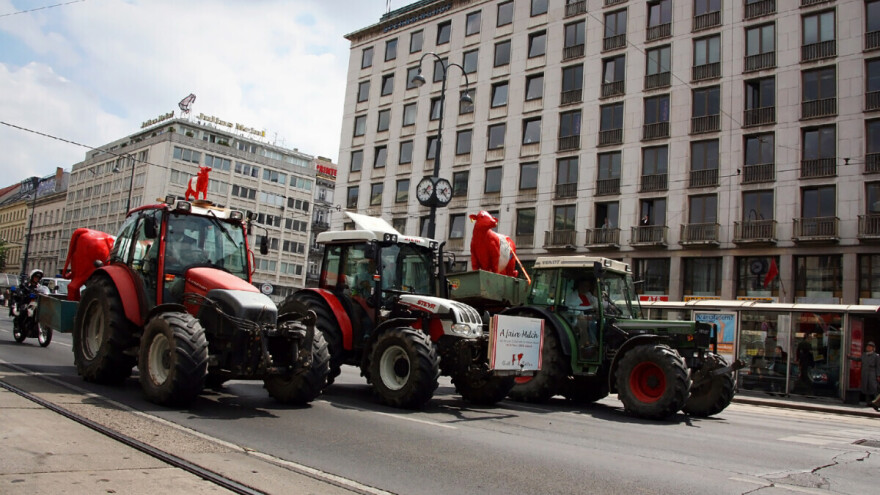 Ustali i austrijski poljoprivrednici - traktorima blokirali centar Beča