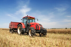 Traktor se prevrnuo u krivini, vozač skinuo registarske tablice i pobegao