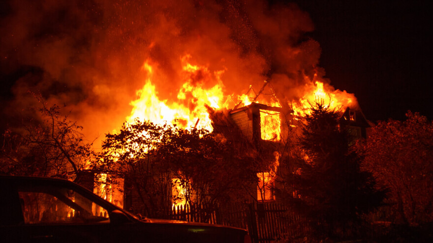 Vatromet zapalio poljoprivredno gospodarstvo, farma izgorjela do temelja