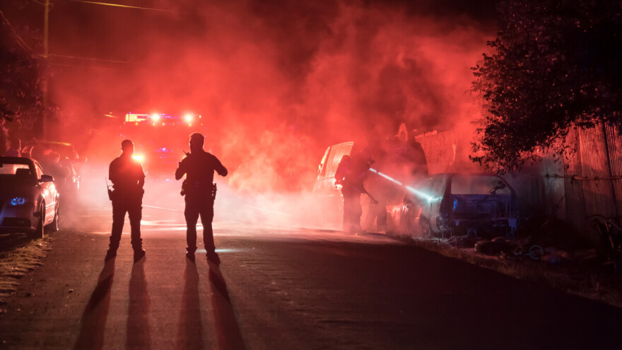 Tri osobe poginule, a četiri povređene u sudaru tri automobila i traktora