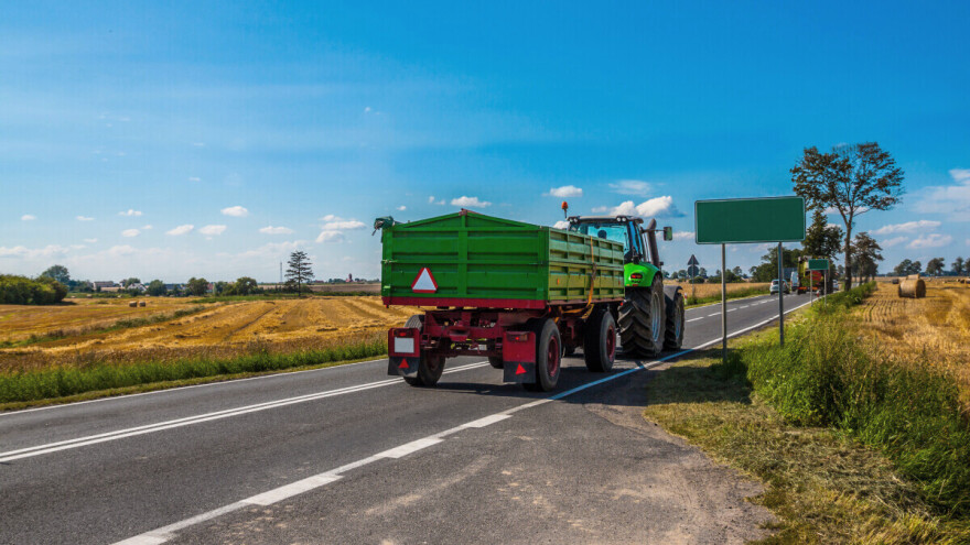 Zbog niza prekršaja, 35-godišnjak zaradio gotovo 3.500 eura kazne i zabranu upravljanja traktorima