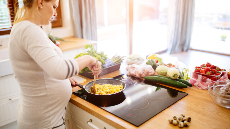 Jedi za dvoje u trudnoći: Trebaju li se žene voditi tom teorijom?