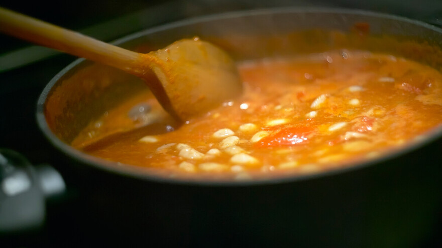 Kuva se jednom nedeljno, uvek za dva - tri dana, a znate li kako se sprema pasuljica?