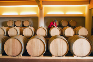 Kada pretakati vino opcijom "bačva-bačva", a kada birati otvoreni pretok?