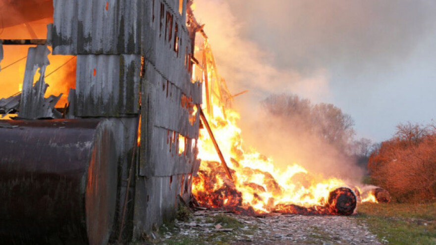 Susjedu zapalio 300 bala sijena!
