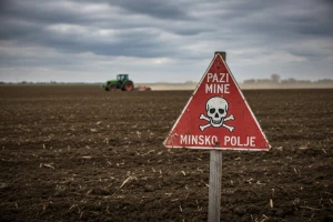 Siju žito na njivi pod minama!