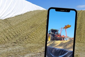 Farmer otkriva jednostavan trik: Kako savršeno pokriti silažu?
