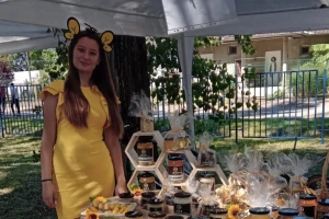 Energetska "bomba" za zimu: Šta preporučuje gimnazijalka pčelarka?