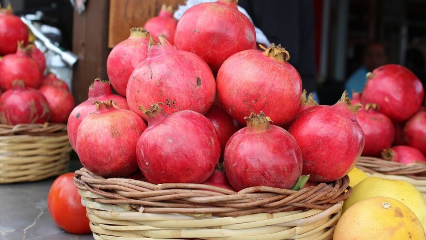 Na veletržnicu u Tasovčićima stigli prvi šipci - cijena 2 do 2,5 KM