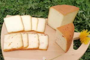 Polutvrdi dimljeni sirevi: Šerpa - smederevac kombinacija