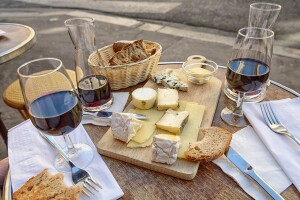 Promocija domaćih proizvođača sira i vina na 1. Festivalu sira & vina