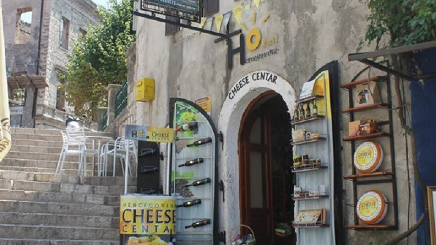 Otvoren centar sira u blizini Starog mosta