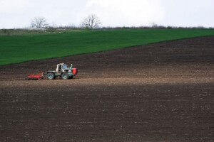 Već desetu godinu kreditiraju proljetnu sjetvu!