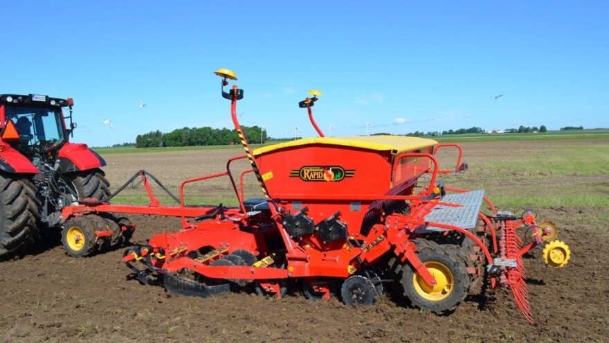 Valjanje za bolje nicanje sjemena - na kraju povucite i lanac