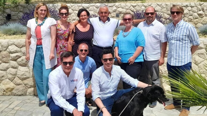 Nagrađenog hercegovačkog maslinara Škegru posjetio i bivši američki ambasador Nelson