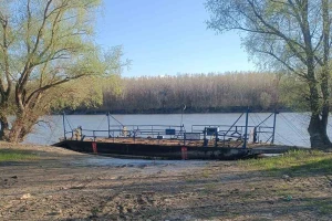 Do svojih njiva tek 10. maja? Skela na Tisi nije popravljena