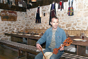 Škopljanci - 'centar svita' sa šest ulaza i izlaza u selo