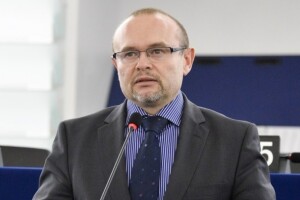Škrlec poziva Romića na zabranu glifosata