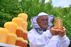 Razmena voska kao deo godišnje skupštine pčelara