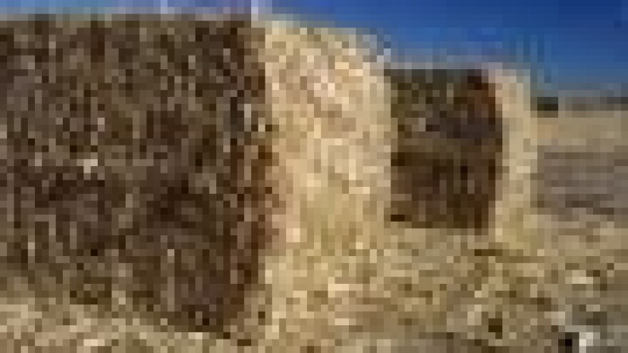 Laslu je izgorjelo 800 bala slame