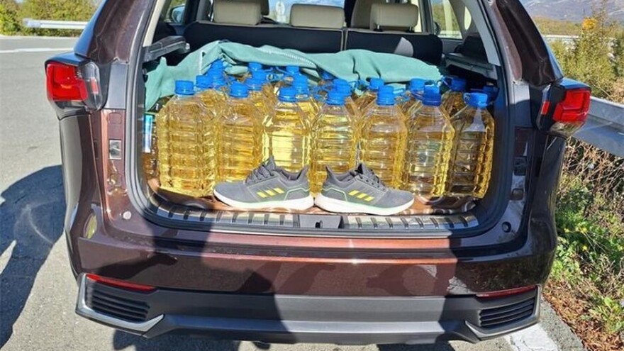 Oduzeta nova količina rakije, carinici zaplijenili 215 litara šljivovice