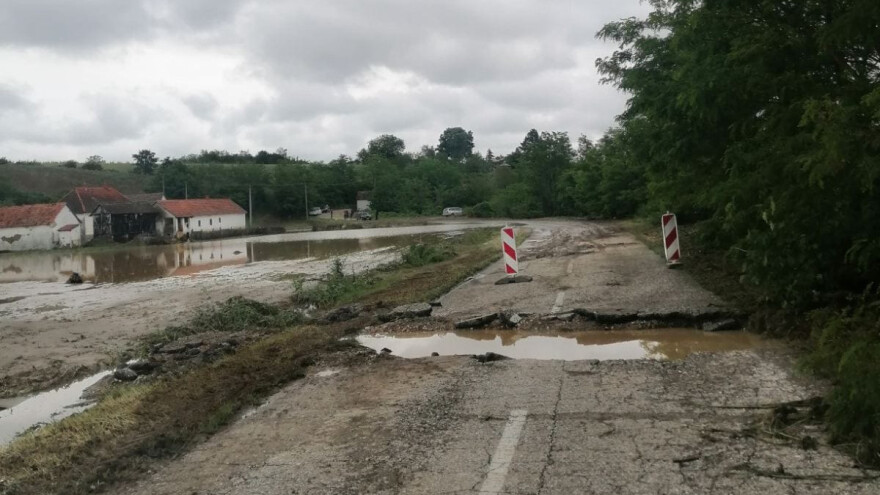 Voda se povlači, ali najavljuju nove padavine