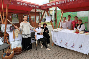 Tradicionalne coklje od vune pramenke - mamac za turiste u Gackoj dolini?