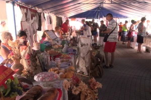 Izložba tradicionalnih kolača u Pećincima