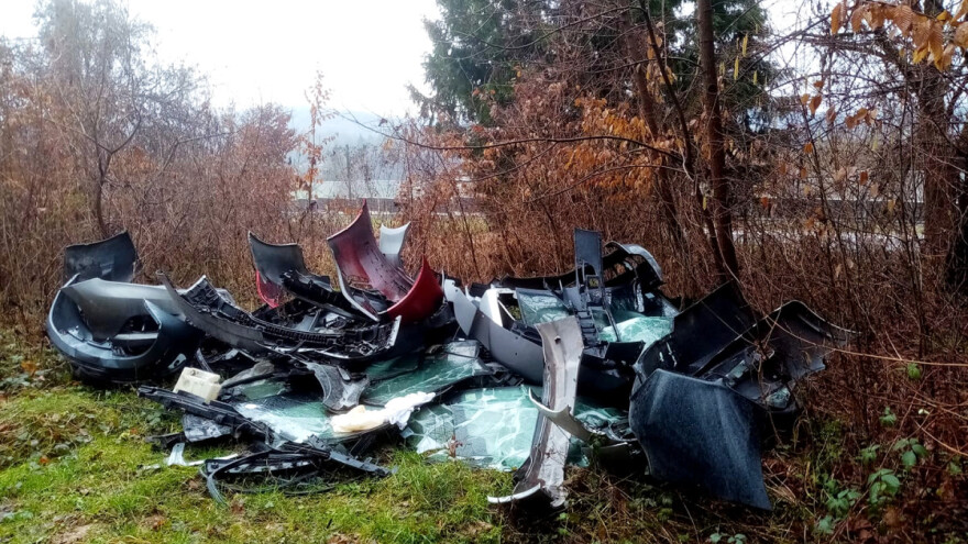 Prijavi glupana koji baca smeće na polje, u šumu, pored puta