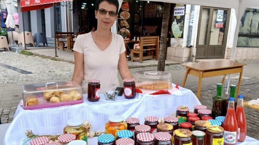 Kod Vranjanke Snežane zimnice u izobolju - otkriva recept za ukiseljenu somborku