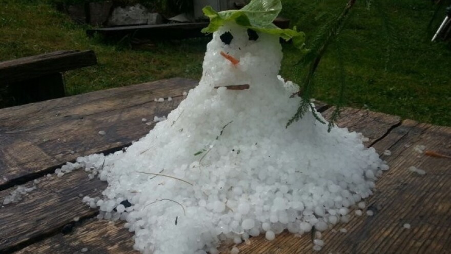 Napravili snješka  usred ljeta!