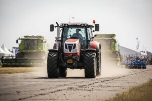 Šou titana u polju i na pisti