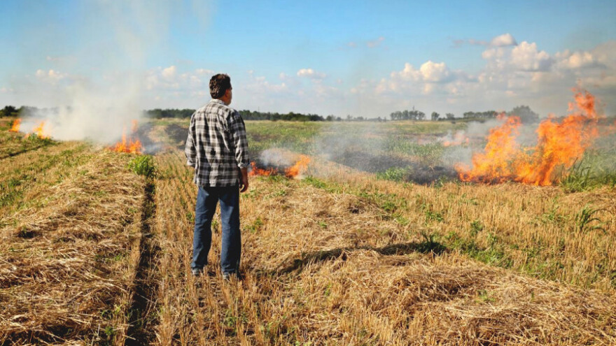 Kazna do 1.000 KM ako ne javite vatrogascima za paljenje korova i poljoprivrednog otpada