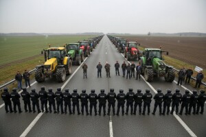 Specijalci čuvaju Jakovinu - prijete mu fekalijama