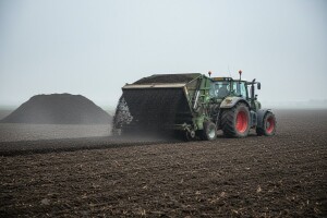 Stajski gnoj na polju