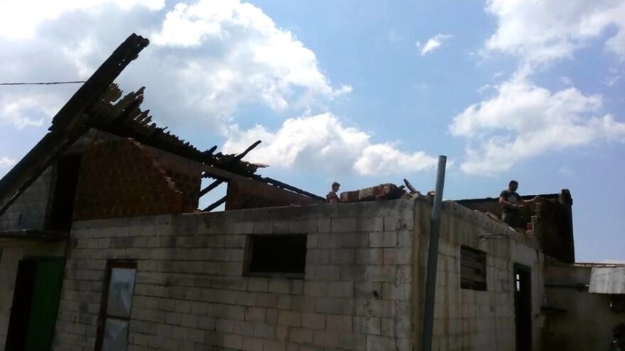 Grom udario u štalu, izgorio čitav objekt i hrana za stoku