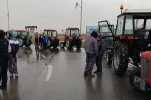 Preko 20 blokiranih mesta, kiša možda promeni satnicu
