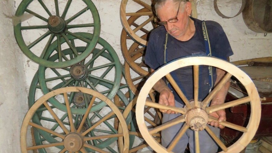 Mirko Poljanec prva je kola napravio još kao dječak, ne miruje ni u devetom desetljeću