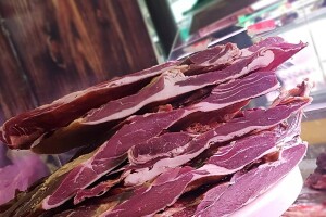 Stelja i pastrma, proizvodi sa dugom tradicijom - kako ih pripremaju majstori?