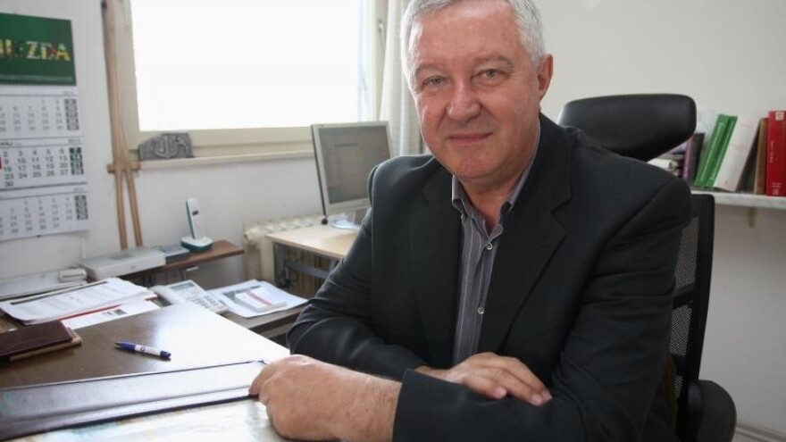 Kako sa pet-šest čepova zatvoriti 10 pukotina?