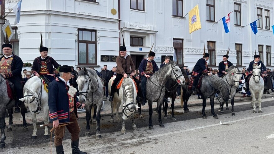 Stoljeća tradicije Vojne krajine: Topot 444 kopita na Pokladnom jahanju u Županji