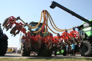 Ekskluzivni Kuhn Striger iz Poljonove na FarmShow-u!