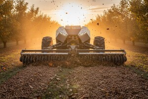 Strojna berba lješnjaka na FarmShowu?