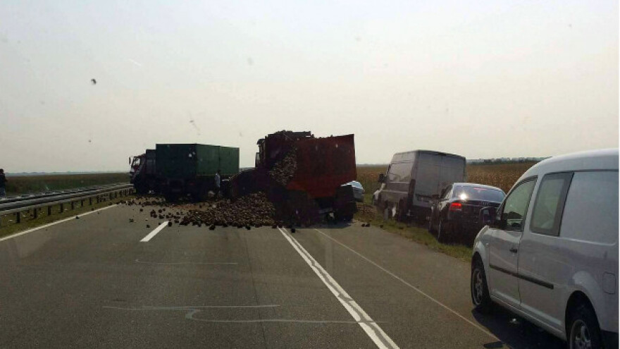 Sudar kamiona sa šećernom repom kod Inđije