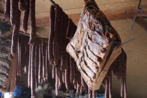 Oko 80 kg kobasica iz pušnice ukrao 18-godišnjak?
