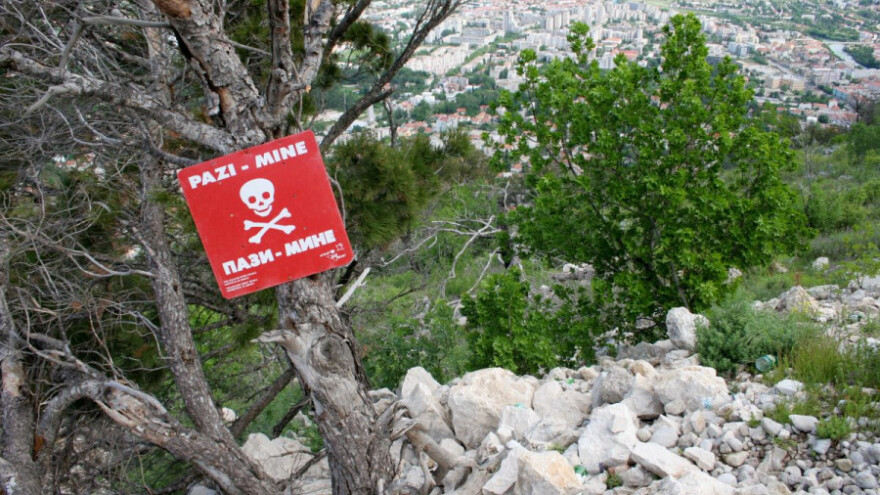 Mina ubila šumara, dvojica teško ranjena